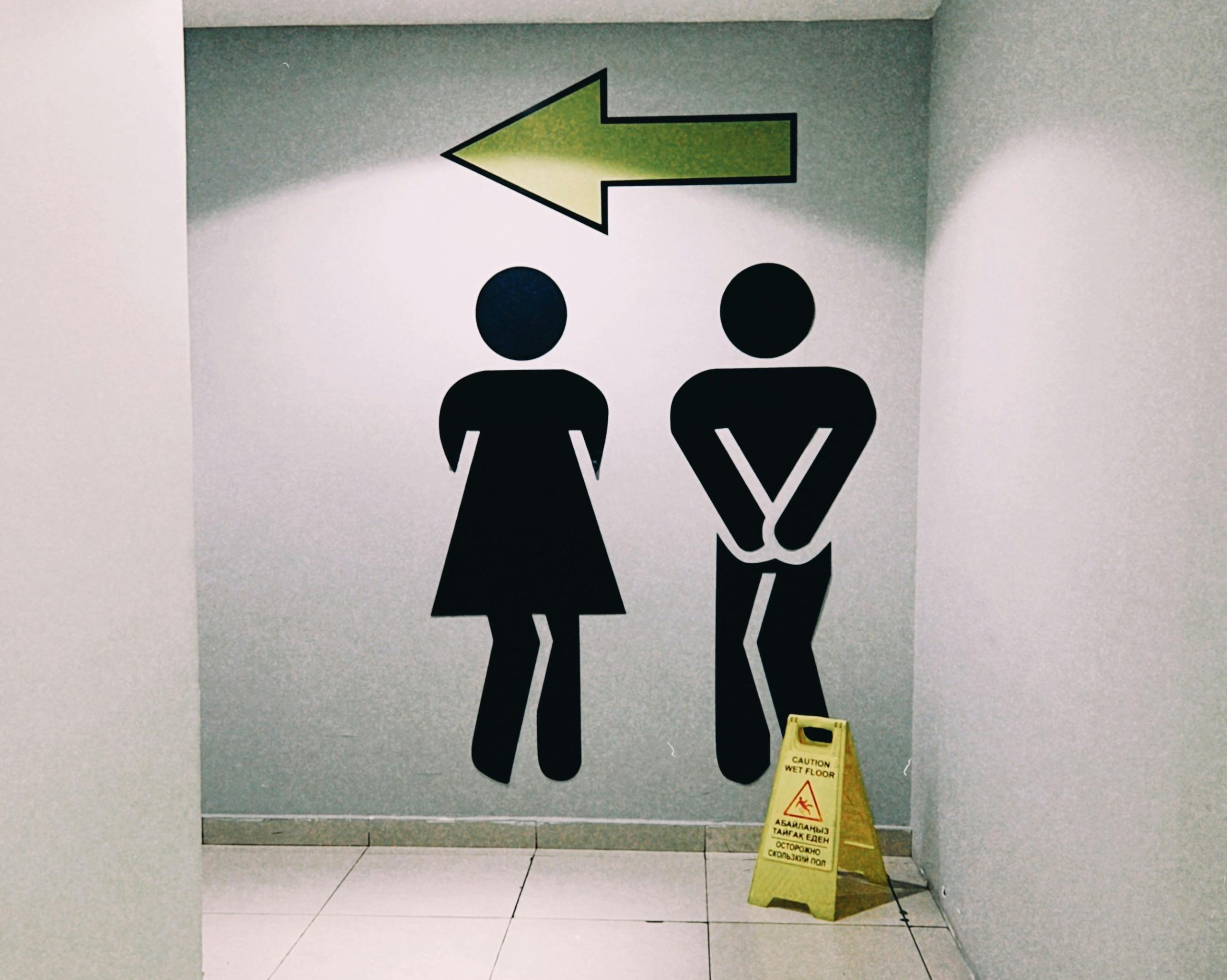 Bathroom signage | Image Source: Pexels